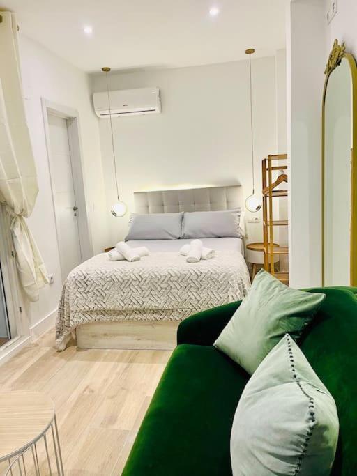 New Luxurious Studio With Patio/Center Appartement Málaga Buitenkant foto