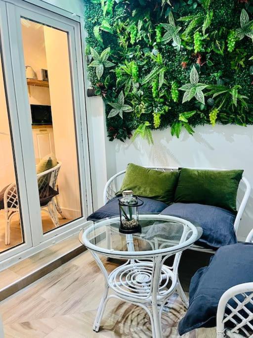 New Luxurious Studio With Patio/Center Appartement Málaga Buitenkant foto