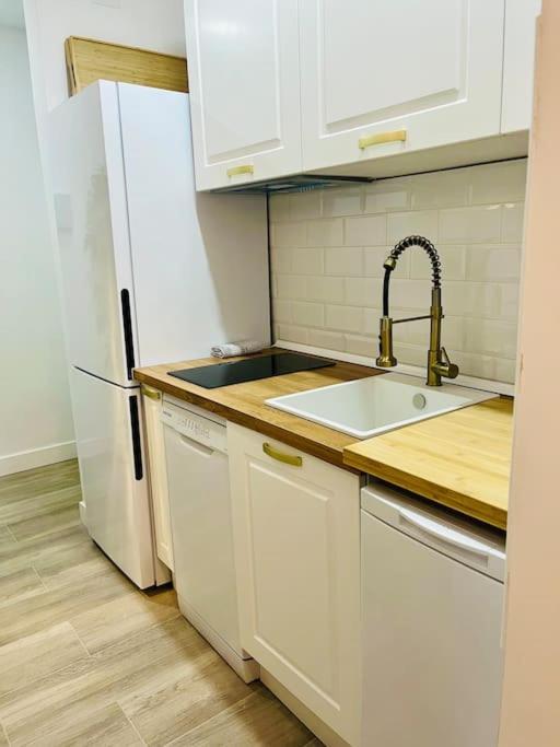 New Luxurious Studio With Patio/Center Appartement Málaga Buitenkant foto
