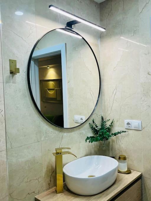 New Luxurious Studio With Patio/Center Appartement Málaga Buitenkant foto